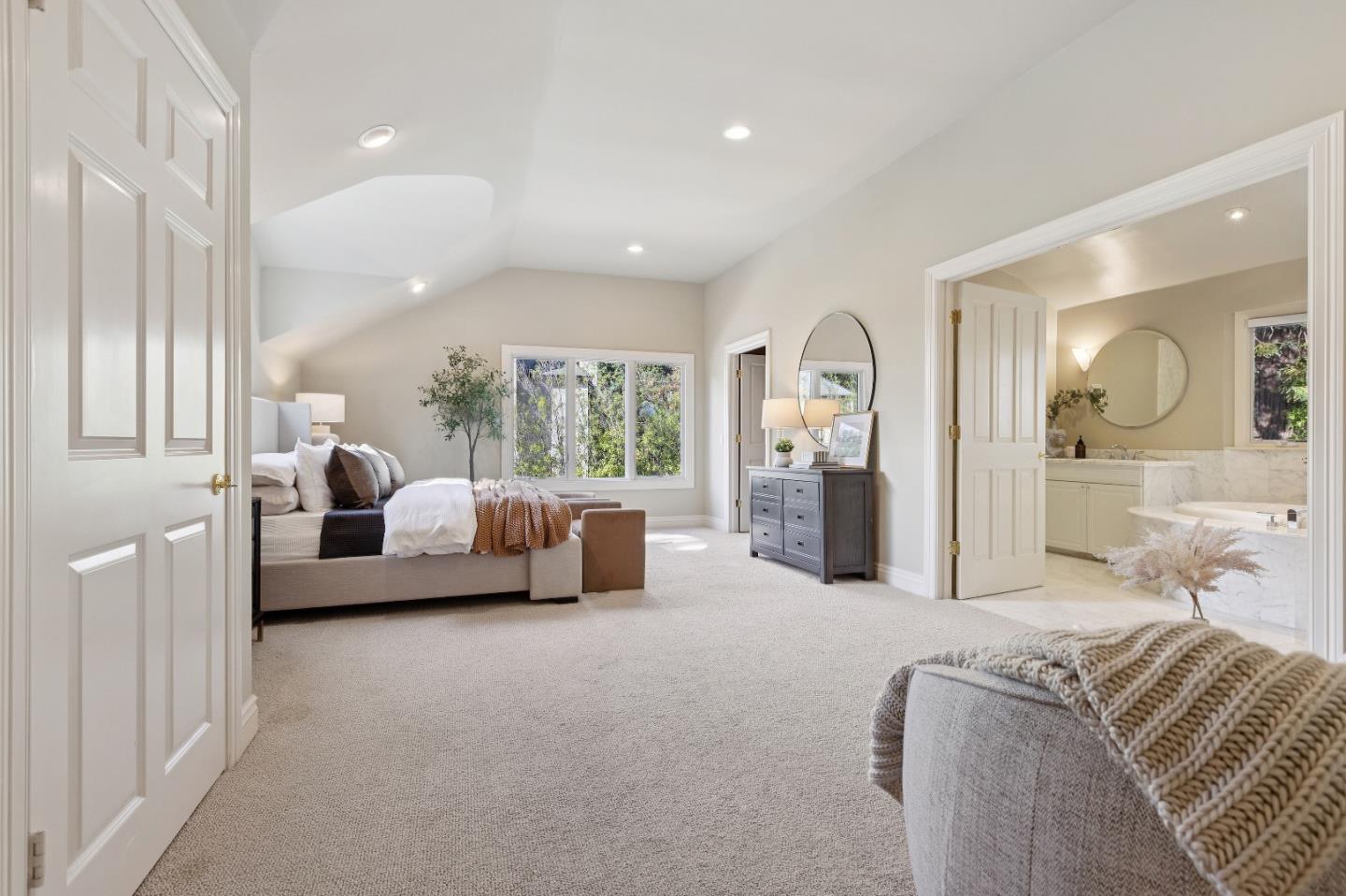 Detail Gallery Image 24 of 43 For 300 Glendale Rd, Hillsborough,  CA 94010 - 5 Beds | 4/1 Baths