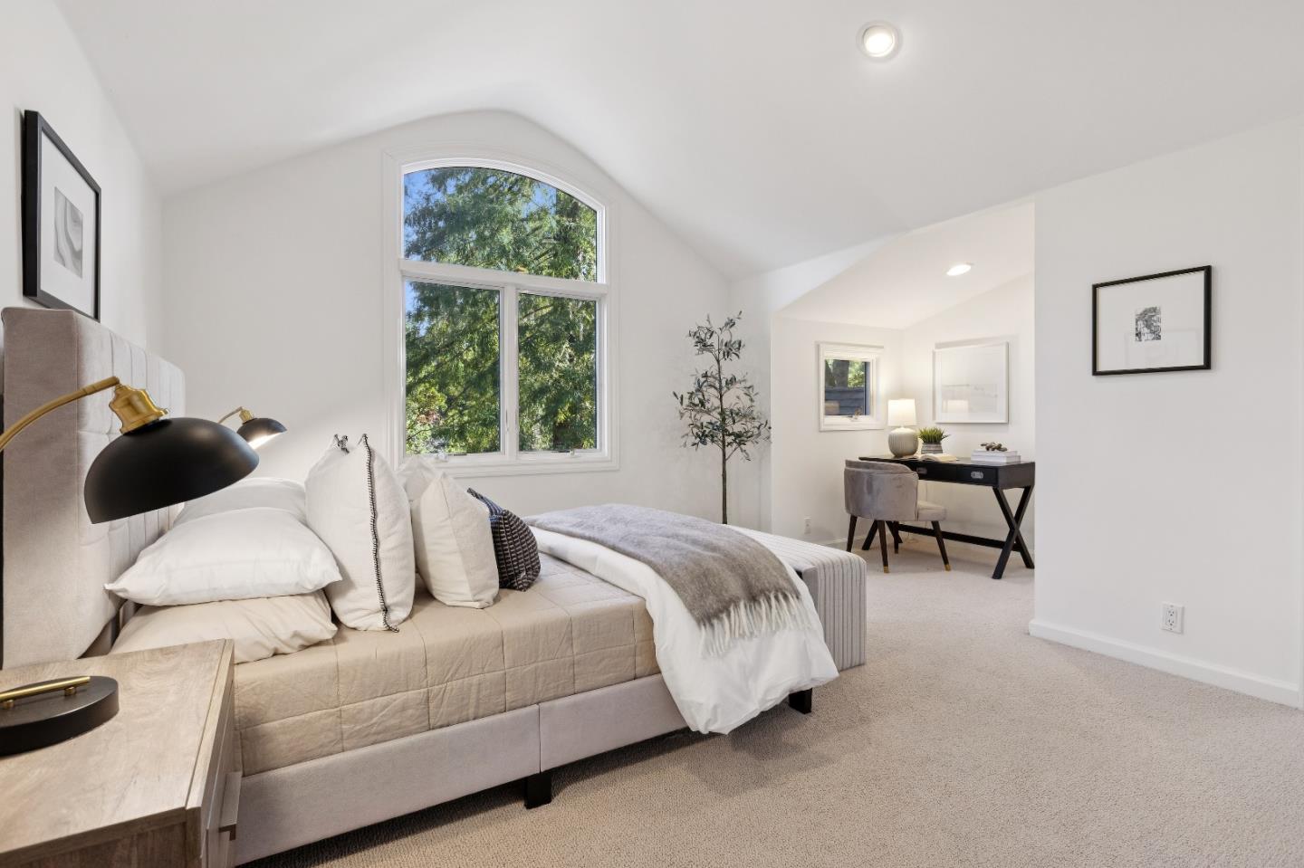 Detail Gallery Image 26 of 43 For 300 Glendale Rd, Hillsborough,  CA 94010 - 5 Beds | 4/1 Baths