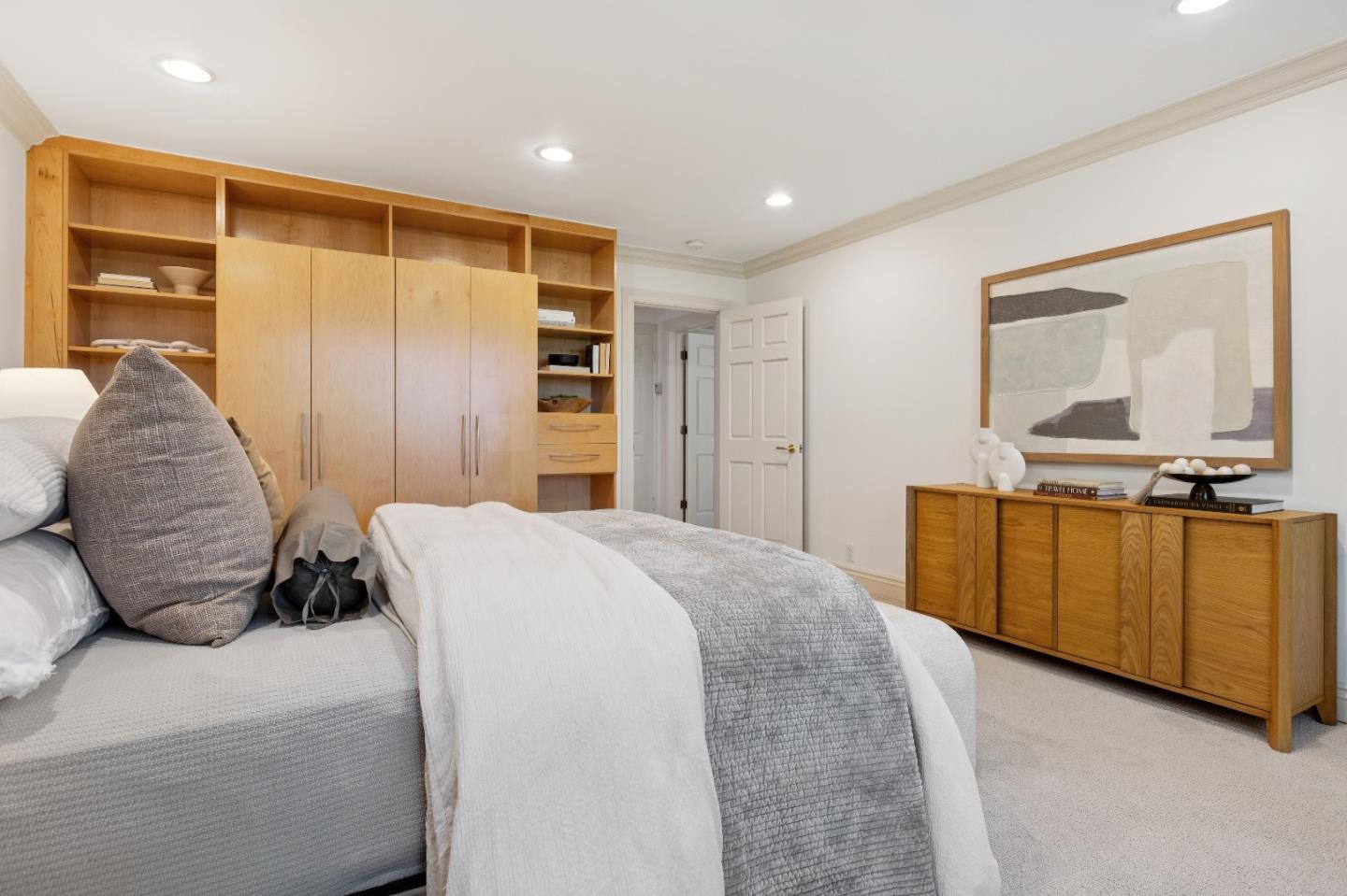 Detail Gallery Image 27 of 43 For 300 Glendale Rd, Hillsborough,  CA 94010 - 5 Beds | 4/1 Baths