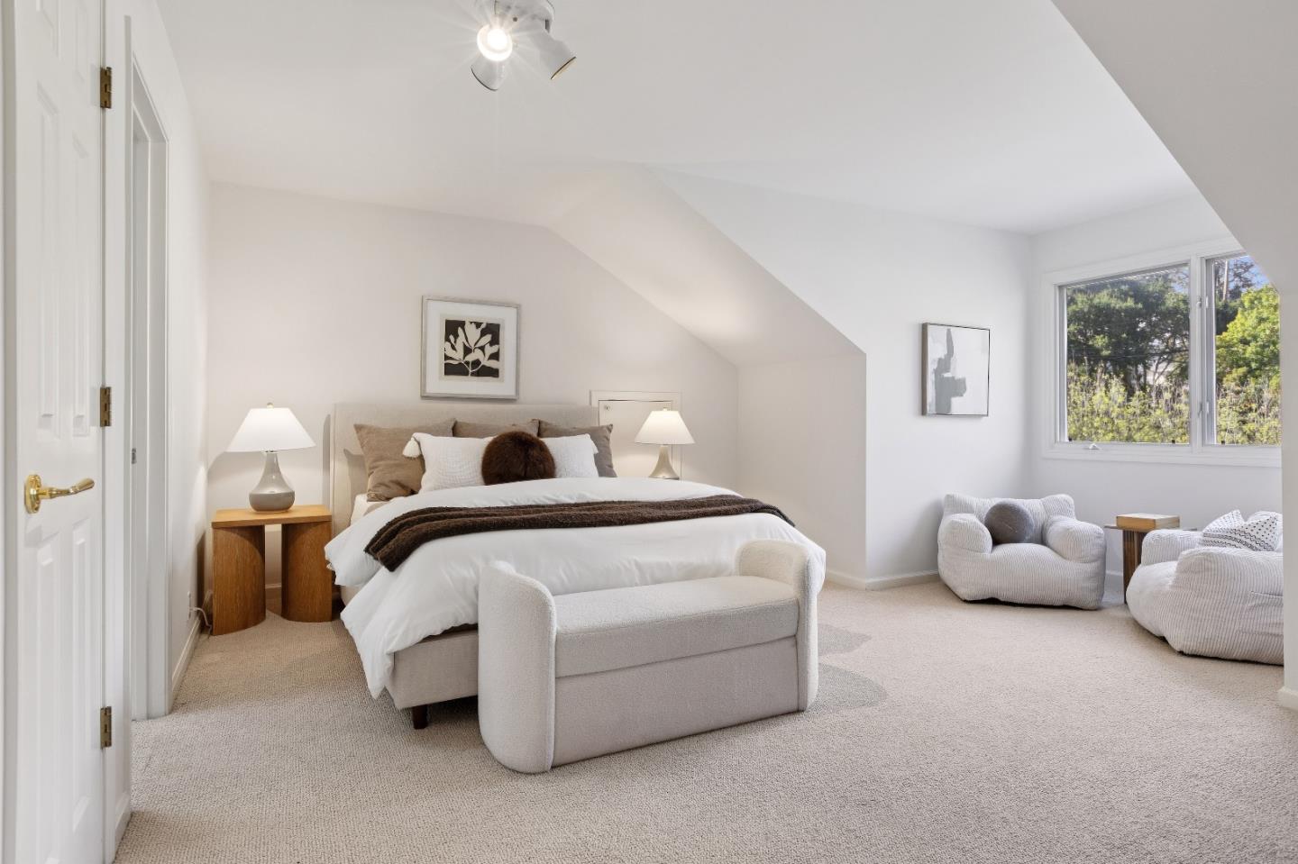 Detail Gallery Image 28 of 43 For 300 Glendale Rd, Hillsborough,  CA 94010 - 5 Beds | 4/1 Baths