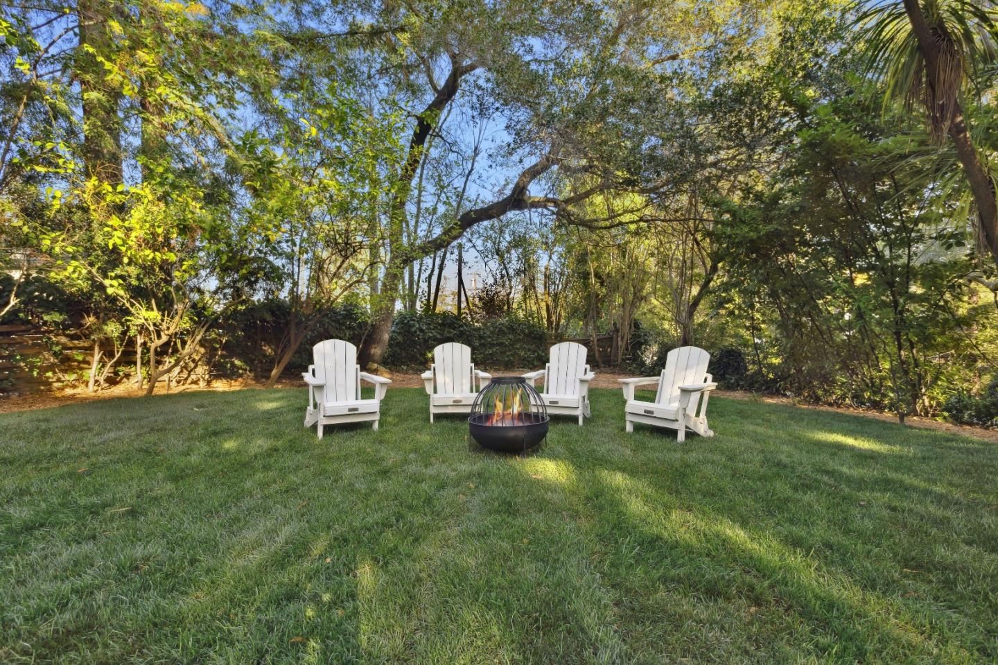 Detail Gallery Image 30 of 43 For 300 Glendale Rd, Hillsborough,  CA 94010 - 5 Beds | 4/1 Baths