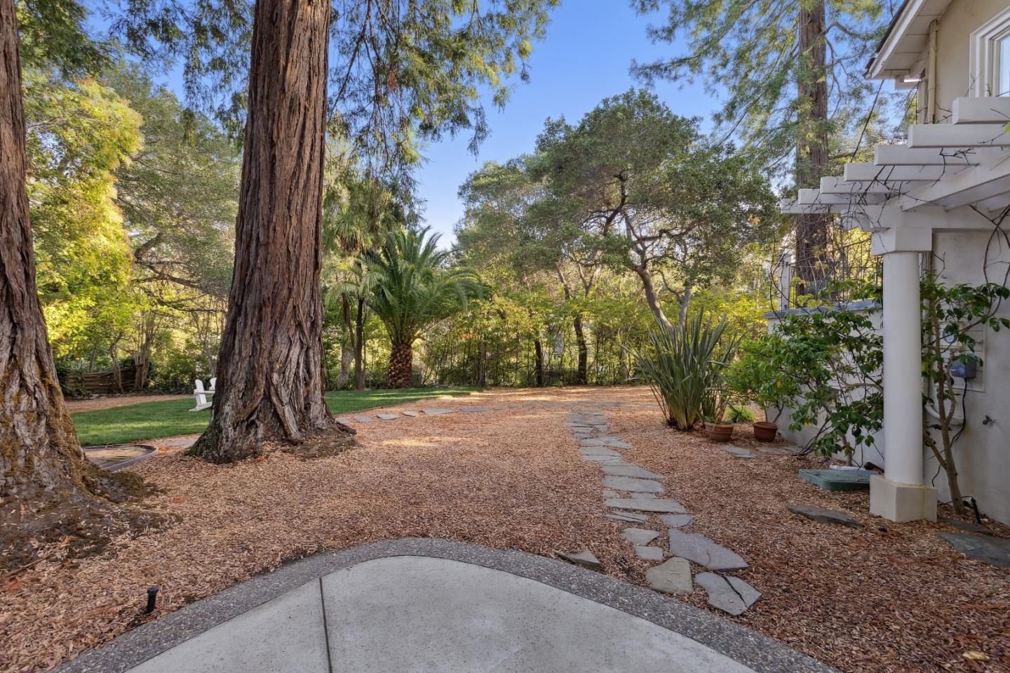 Detail Gallery Image 31 of 43 For 300 Glendale Rd, Hillsborough,  CA 94010 - 5 Beds | 4/1 Baths