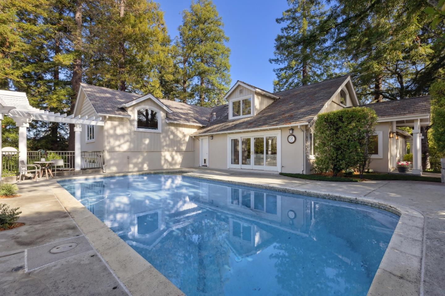 Detail Gallery Image 37 of 43 For 300 Glendale Rd, Hillsborough,  CA 94010 - 5 Beds | 4/1 Baths