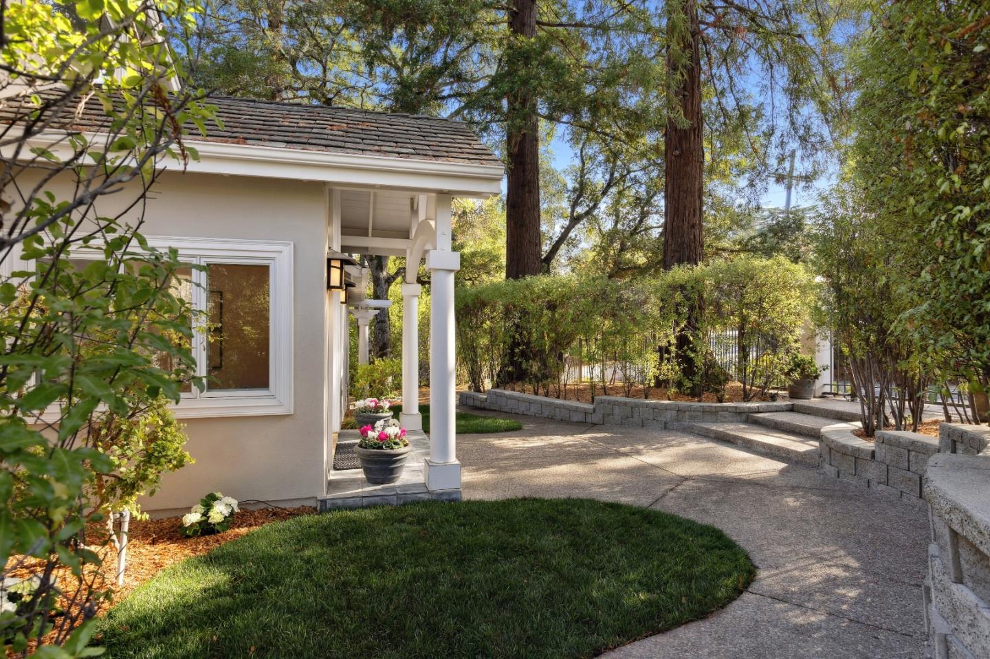 Detail Gallery Image 6 of 43 For 300 Glendale Rd, Hillsborough,  CA 94010 - 5 Beds | 4/1 Baths