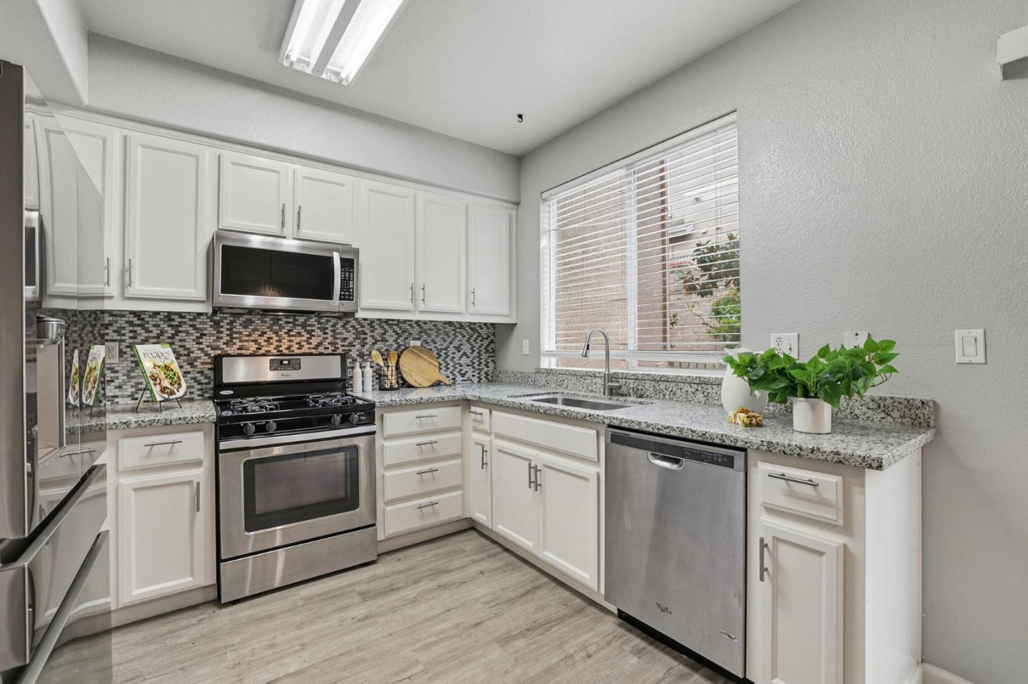 Detail Gallery Image 8 of 42 For 473 Tower Hill Ave, San Jose,  CA 95136 - 2 Beds | 2/1 Baths