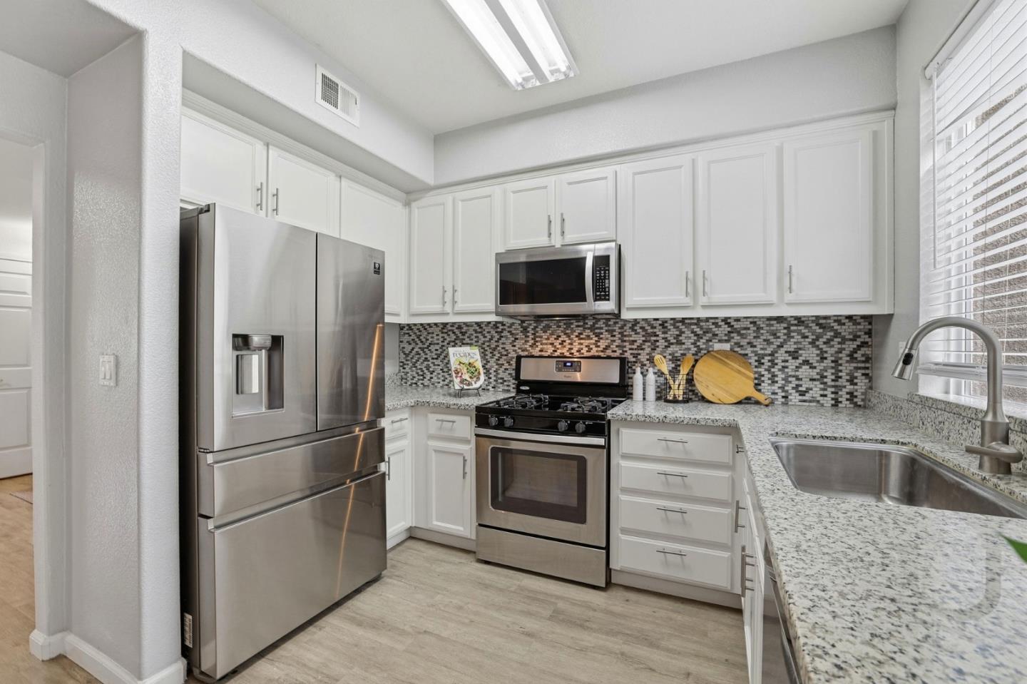 Detail Gallery Image 9 of 42 For 473 Tower Hill Ave, San Jose,  CA 95136 - 2 Beds | 2/1 Baths