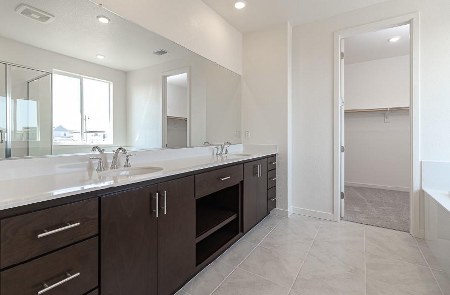 Detail Gallery Image 11 of 13 For 3063 Benetti St, Lathrop,  CA 95330 - 4 Beds | 3 Baths