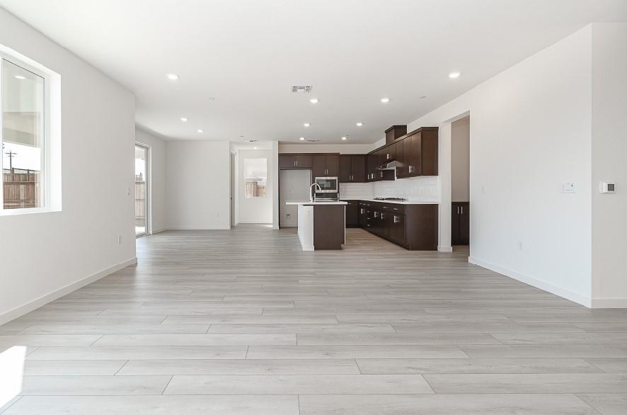 Detail Gallery Image 3 of 13 For 3063 Benetti St, Lathrop,  CA 95330 - 4 Beds | 3 Baths