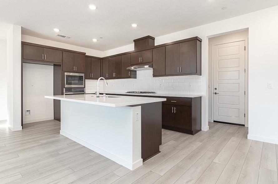 Detail Gallery Image 4 of 13 For 3063 Benetti St, Lathrop,  CA 95330 - 4 Beds | 3 Baths