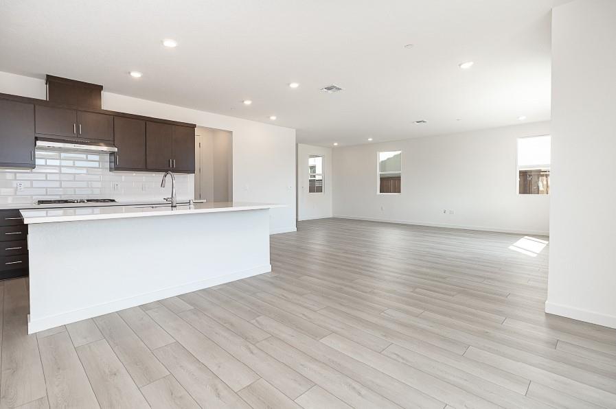 Detail Gallery Image 6 of 13 For 3063 Benetti St, Lathrop,  CA 95330 - 4 Beds | 3 Baths