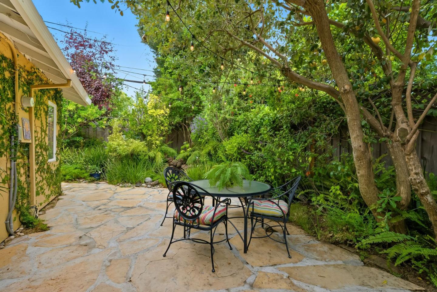 Detail Gallery Image 11 of 23 For Greer Rd, Palo Alto,  CA 94303 - 4 Beds | 2 Baths