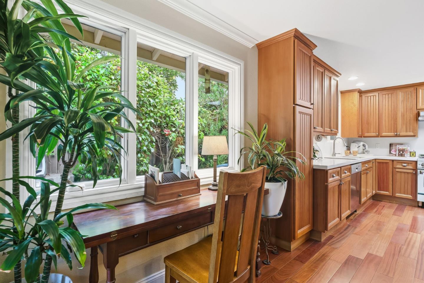 Detail Gallery Image 14 of 23 For Greer Rd, Palo Alto,  CA 94303 - 4 Beds | 2 Baths