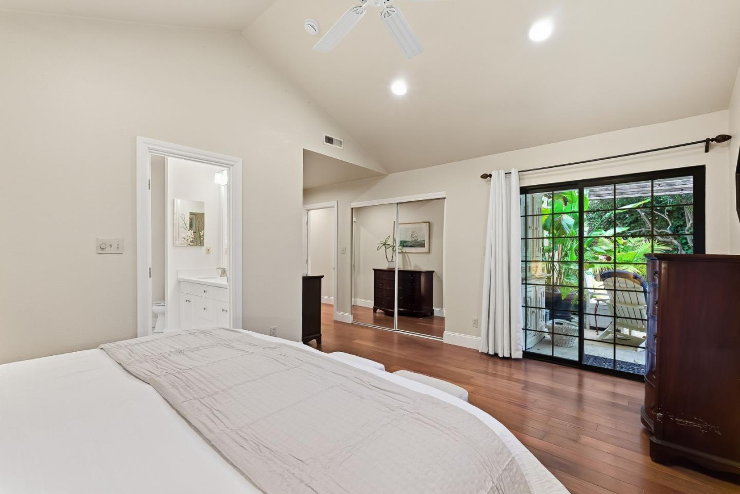 Detail Gallery Image 8 of 23 For Greer Rd, Palo Alto,  CA 94303 - 4 Beds | 2 Baths