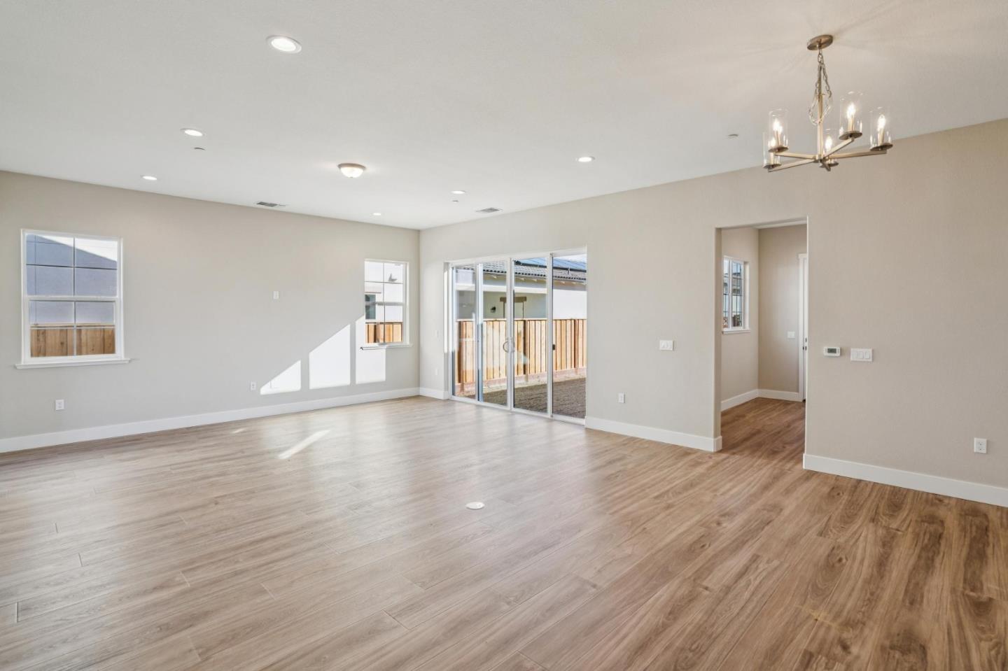 Detail Gallery Image 11 of 32 For 3068 El Capitan Dr, Marina,  CA 93933 - 3 Beds | 2 Baths