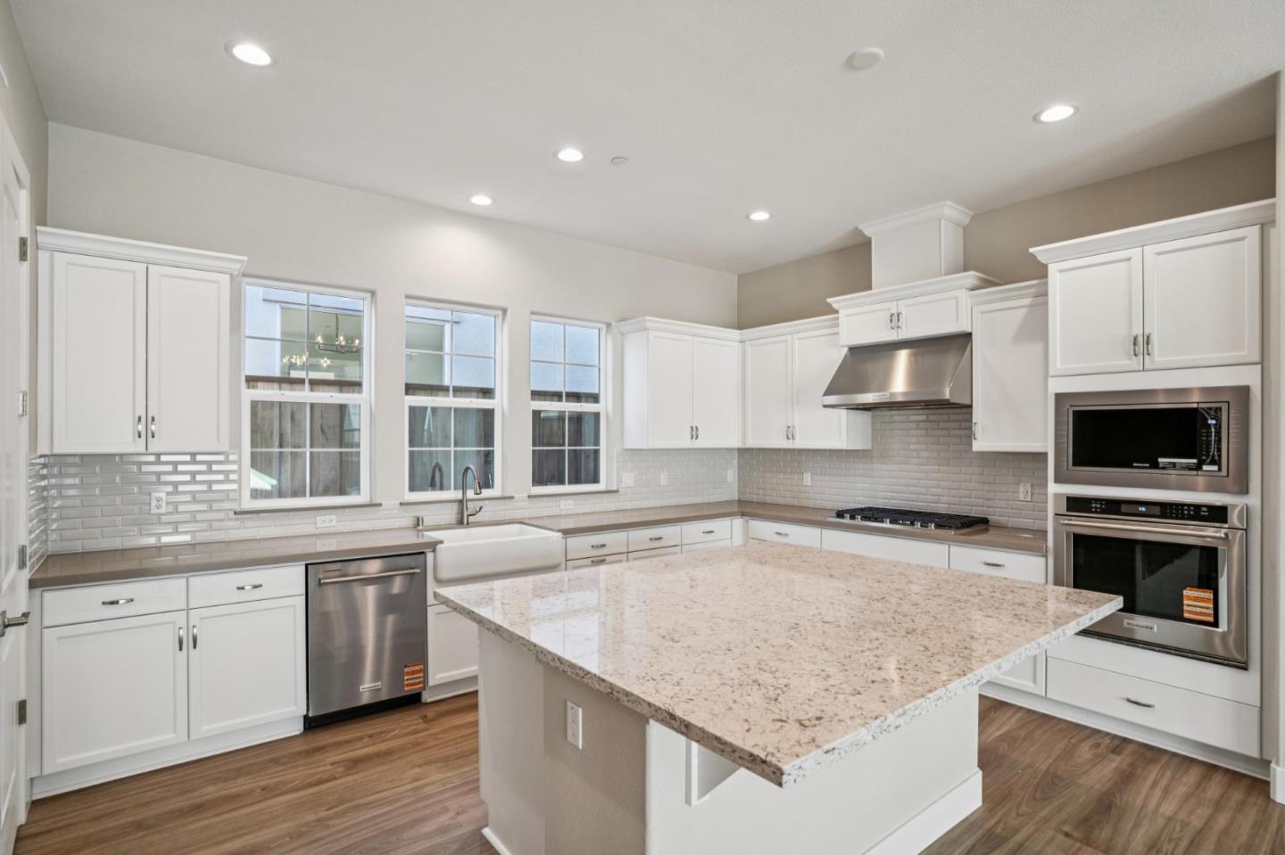 Detail Gallery Image 13 of 32 For 3068 El Capitan Dr, Marina,  CA 93933 - 3 Beds | 2 Baths