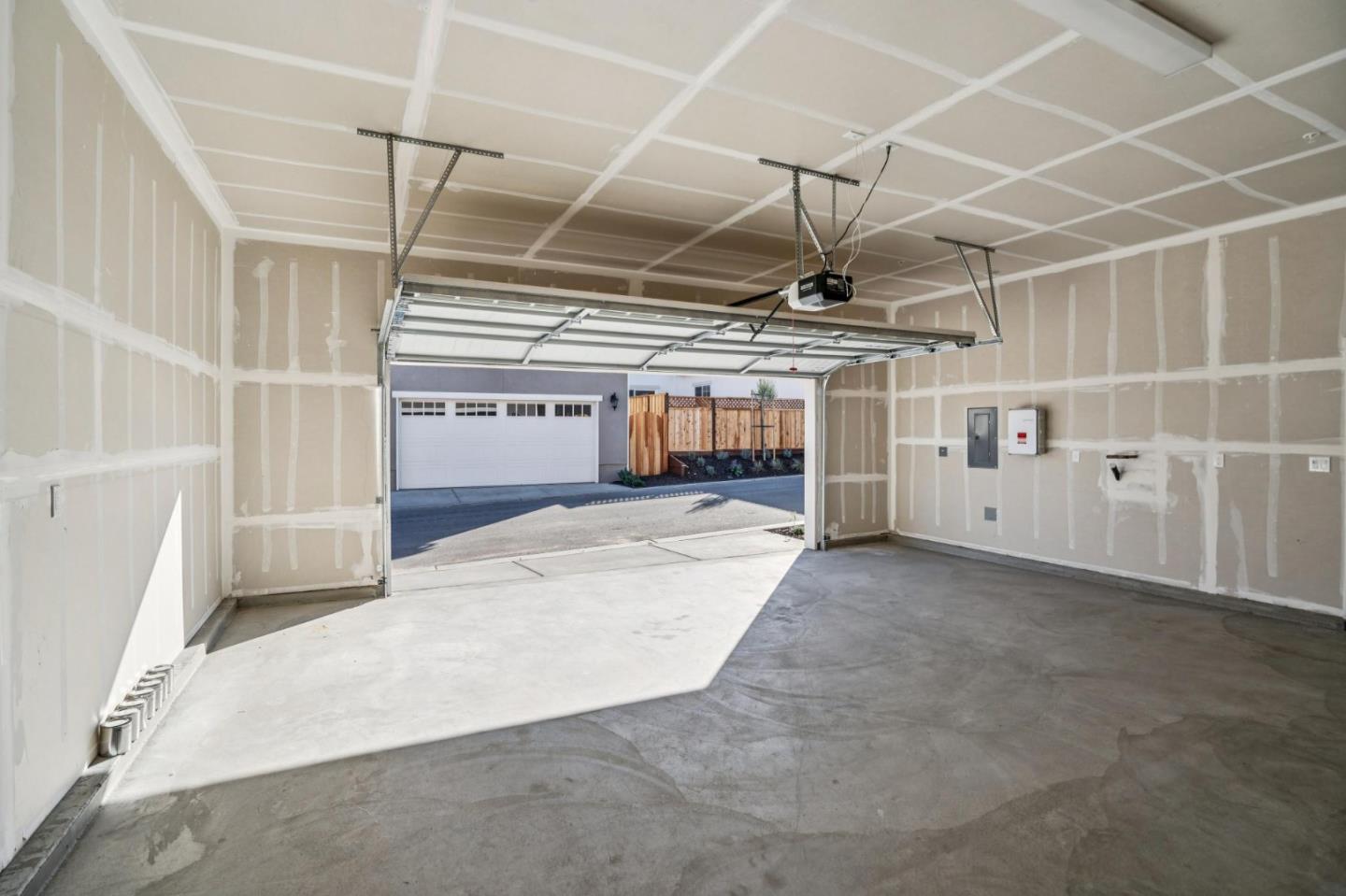 Detail Gallery Image 27 of 32 For 3068 El Capitan Dr, Marina,  CA 93933 - 3 Beds | 2 Baths