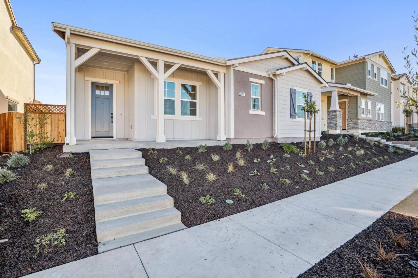 Detail Gallery Image 4 of 32 For 3068 El Capitan Dr, Marina,  CA 93933 - 3 Beds | 2 Baths
