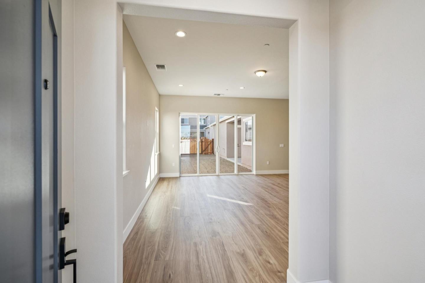 Detail Gallery Image 6 of 32 For 3068 El Capitan Dr, Marina,  CA 93933 - 3 Beds | 2 Baths