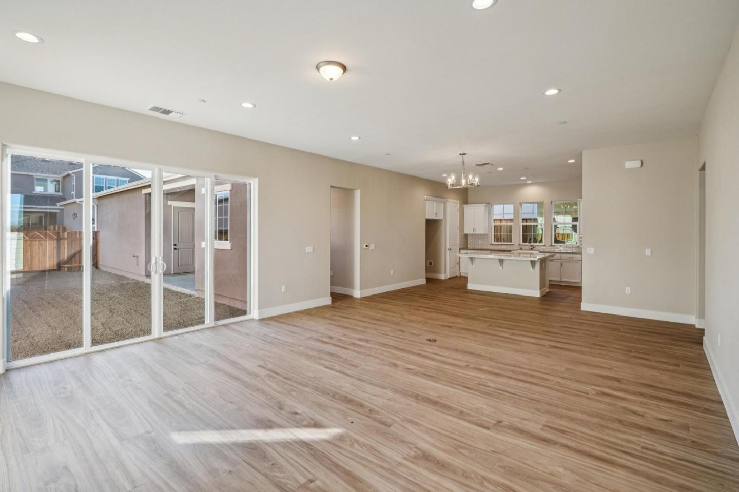 Detail Gallery Image 7 of 32 For 3068 El Capitan Dr, Marina,  CA 93933 - 3 Beds | 2 Baths