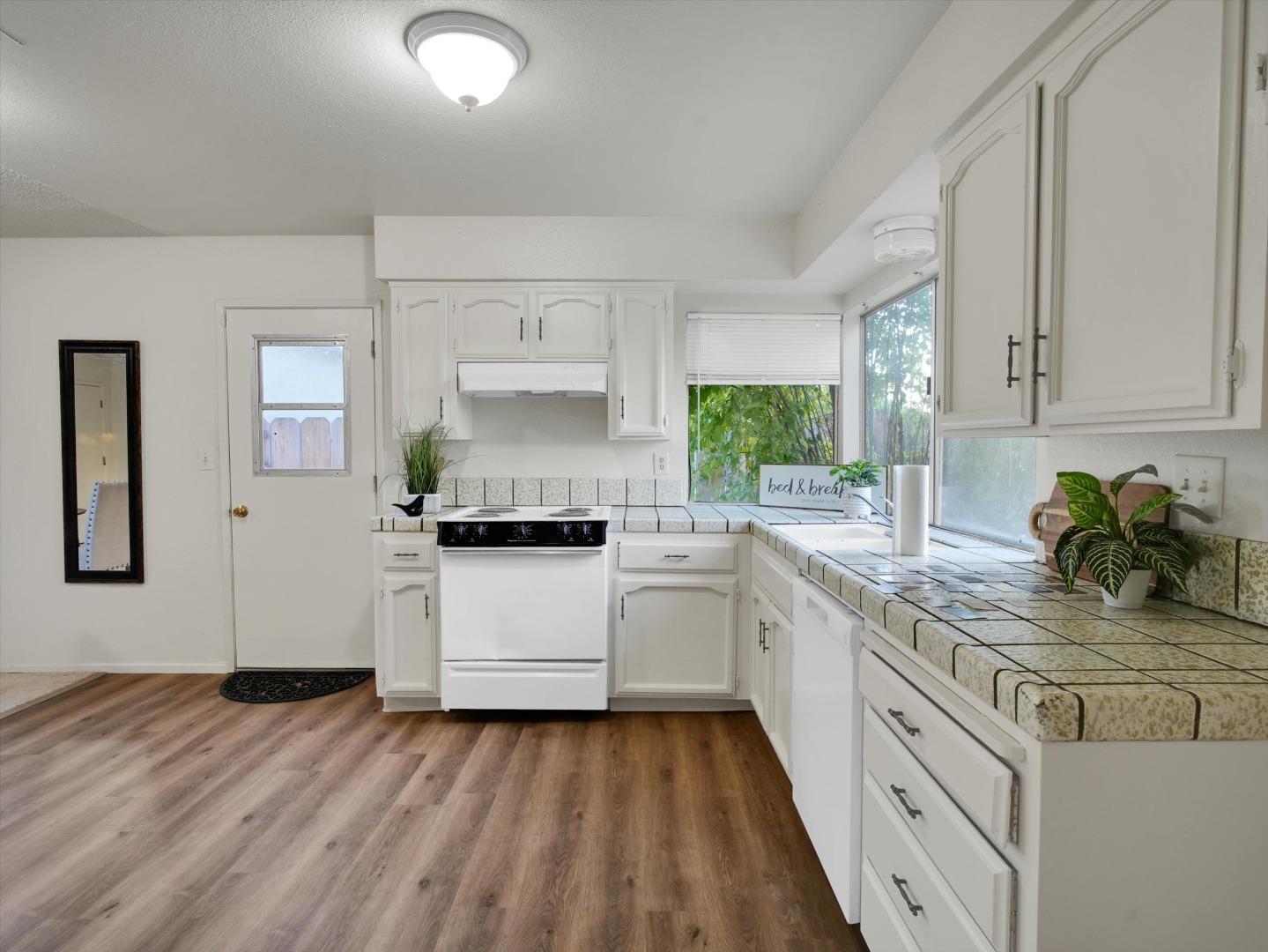 Detail Gallery Image 5 of 25 For 3559 Vernal Ave, Merced,  CA 95340 - 3 Beds | 2 Baths