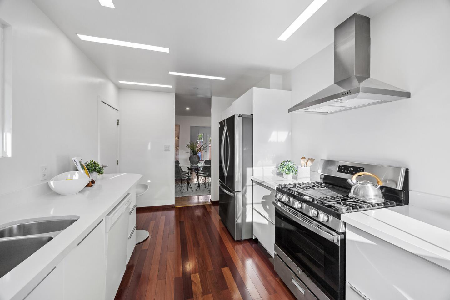 Detail Gallery Image 16 of 52 For 1111 Hawthorne Dr, San Mateo,  CA 94402 - 3 Beds | 2 Baths