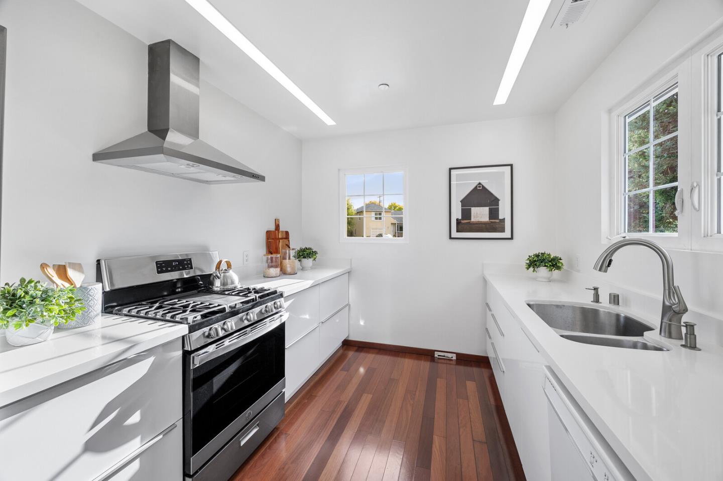 Detail Gallery Image 17 of 52 For 1111 Hawthorne Dr, San Mateo,  CA 94402 - 3 Beds | 2 Baths