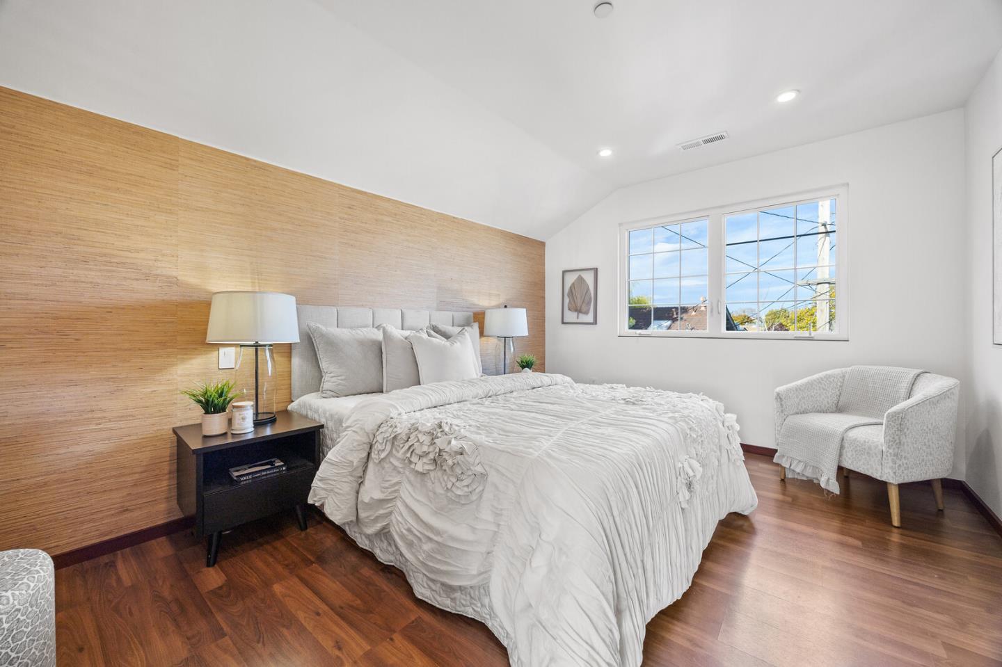 Detail Gallery Image 25 of 52 For 1111 Hawthorne Dr, San Mateo,  CA 94402 - 3 Beds | 2 Baths