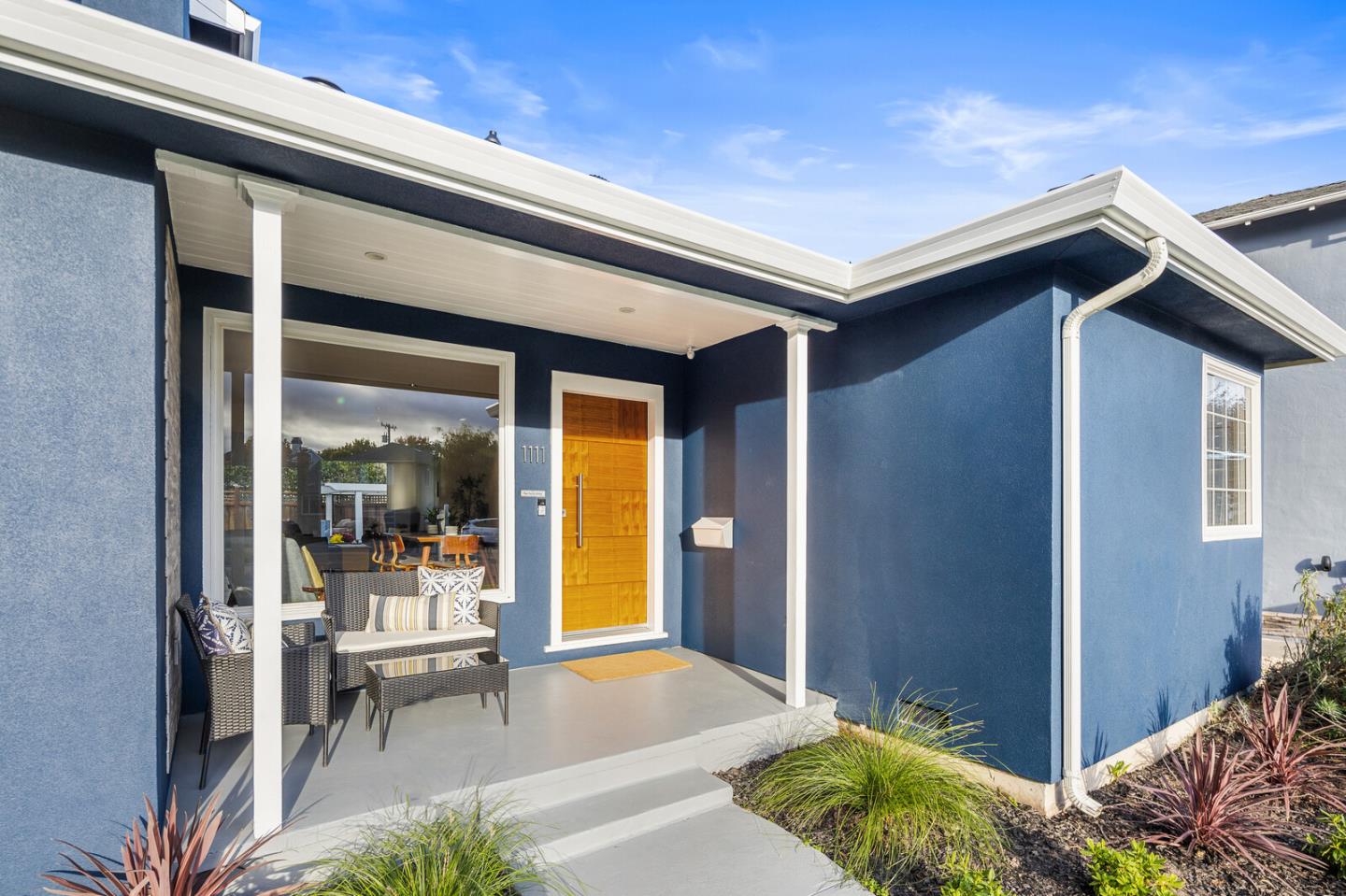 Detail Gallery Image 3 of 52 For 1111 Hawthorne Dr, San Mateo,  CA 94402 - 3 Beds | 2 Baths