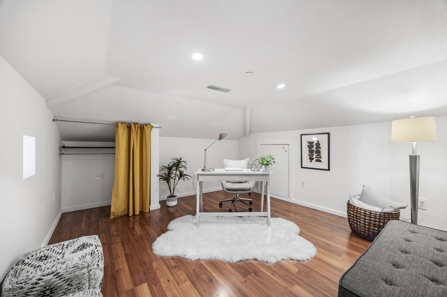 Detail Gallery Image 31 of 52 For 1111 Hawthorne Dr, San Mateo,  CA 94402 - 3 Beds | 2 Baths