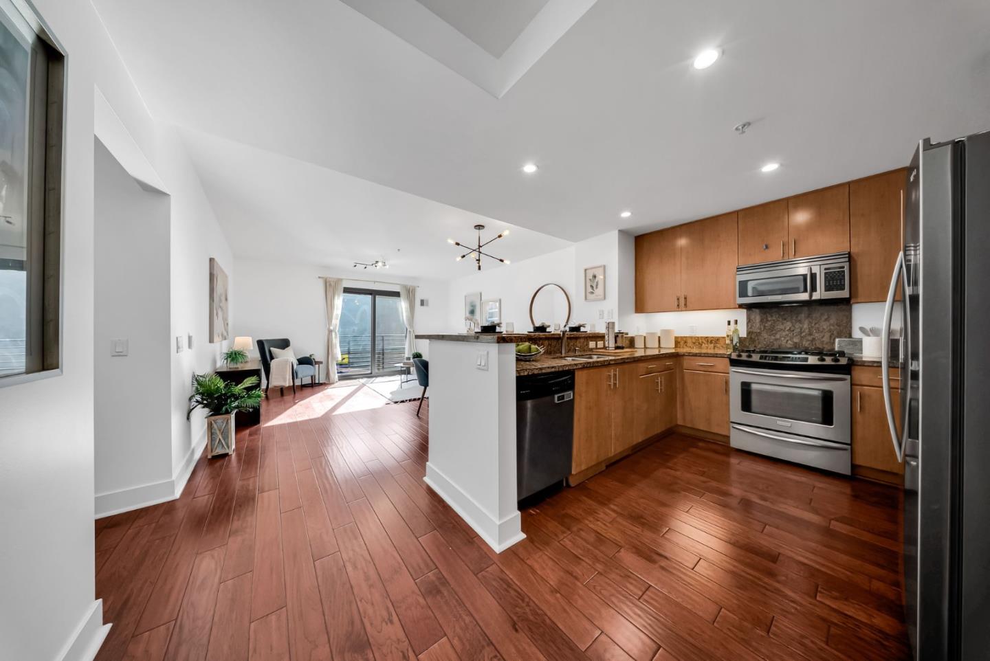 Detail Gallery Image 10 of 66 For 438 W Grand Ave #615,  Oakland,  CA 94612 - 2 Beds | 2 Baths