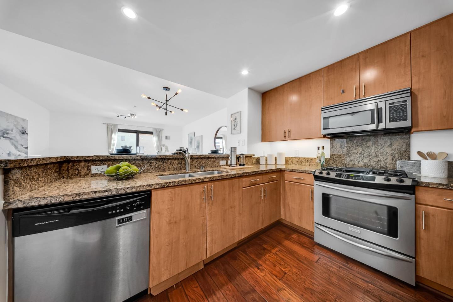 Detail Gallery Image 12 of 66 For 438 W Grand Ave #615,  Oakland,  CA 94612 - 2 Beds | 2 Baths