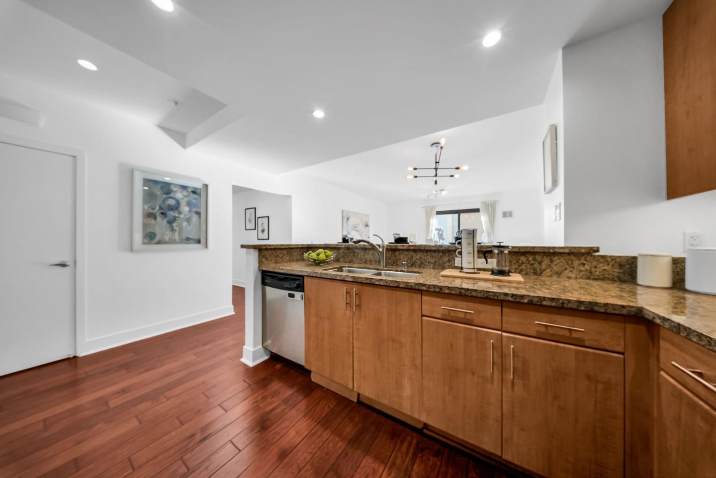 Detail Gallery Image 13 of 66 For 438 W Grand Ave #615,  Oakland,  CA 94612 - 2 Beds | 2 Baths