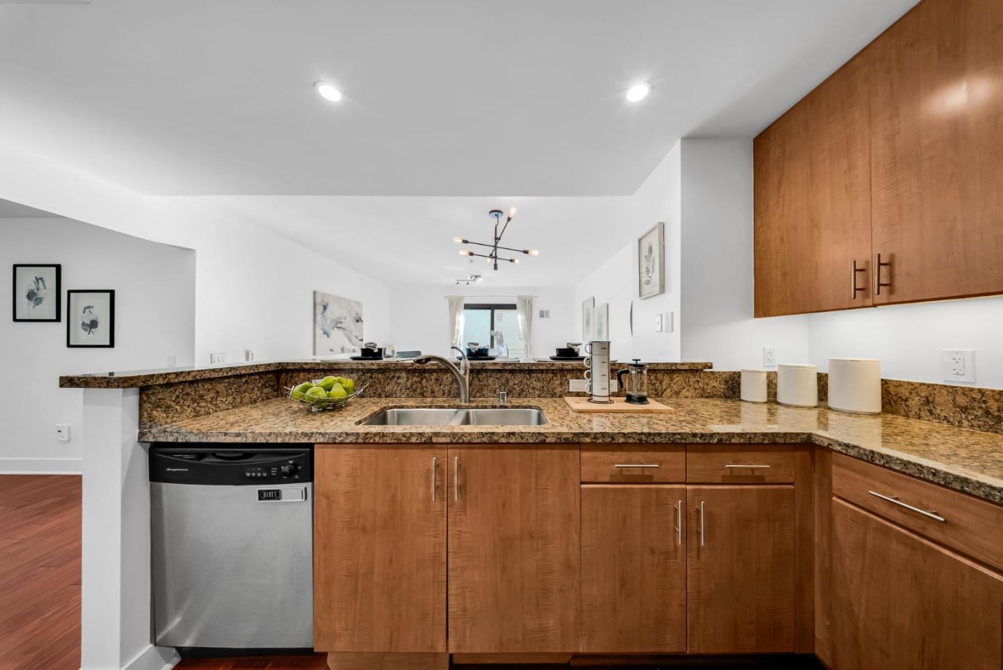 Detail Gallery Image 14 of 66 For 438 W Grand Ave #615,  Oakland,  CA 94612 - 2 Beds | 2 Baths