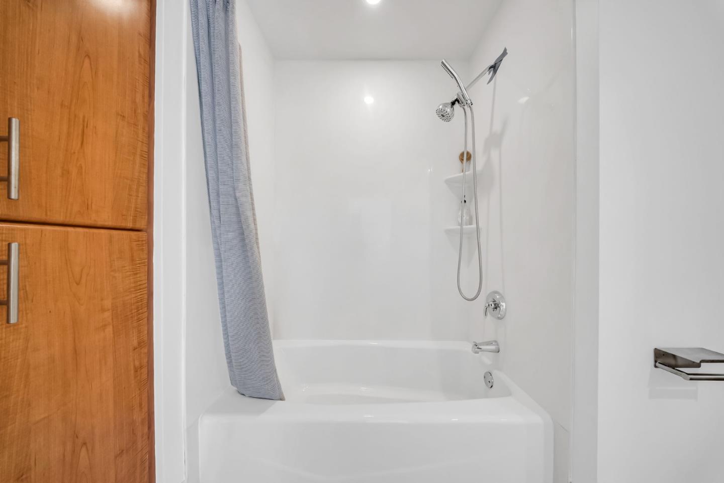 Detail Gallery Image 28 of 66 For 438 W Grand Ave #615,  Oakland,  CA 94612 - 2 Beds | 2 Baths