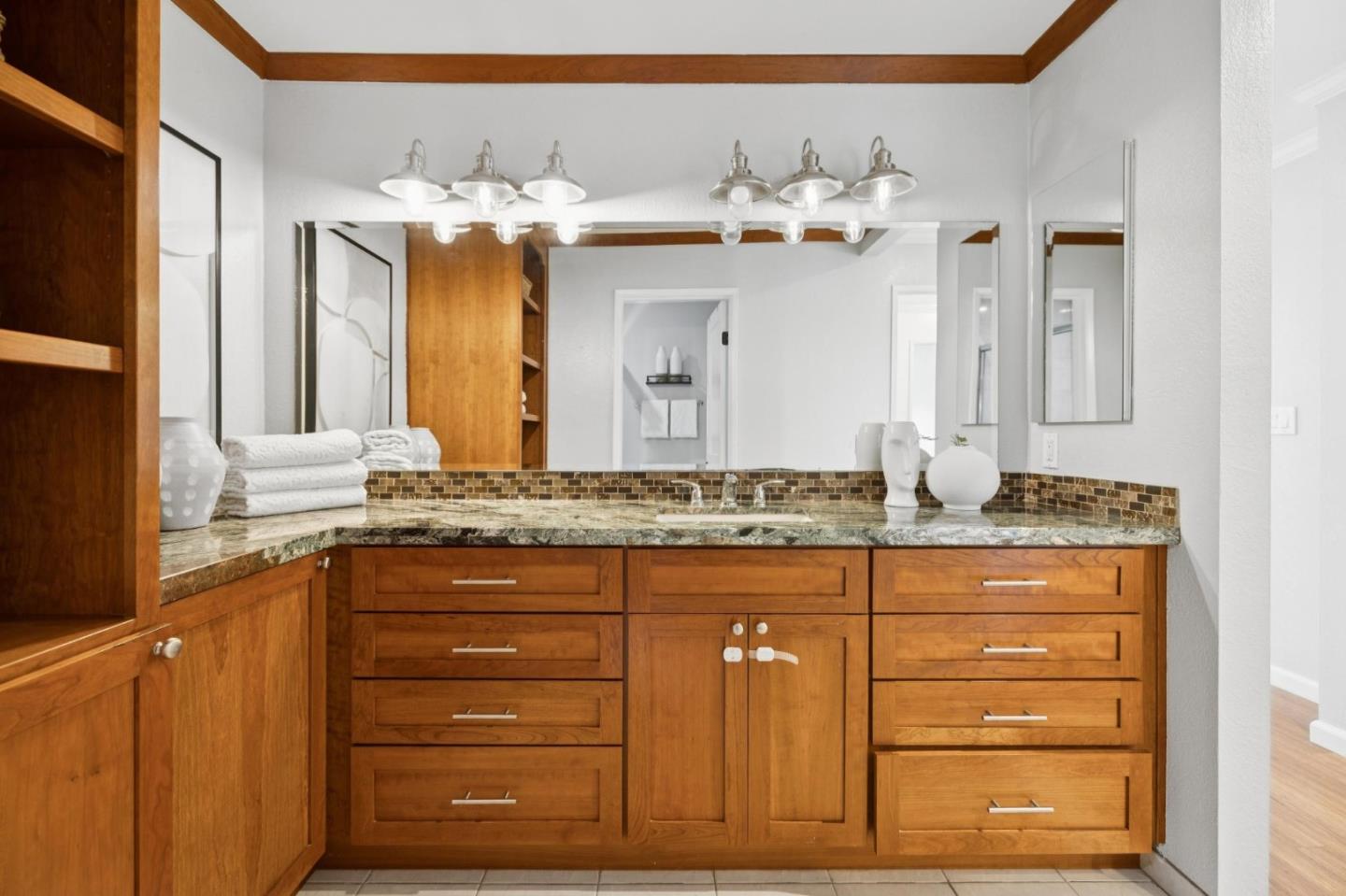 Detail Gallery Image 11 of 15 For 646 S Ahwanee Ter, Sunnyvale,  CA 94085 - 2 Beds | 2/1 Baths