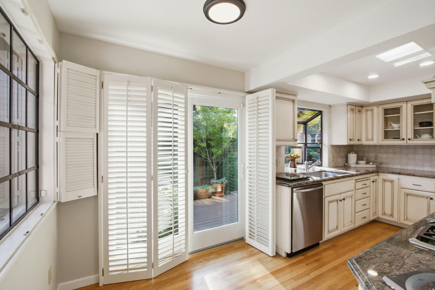 Detail Gallery Image 10 of 48 For 706 Winchester Blvd, Los Gatos,  CA 95030 - 3 Beds | 2/1 Baths