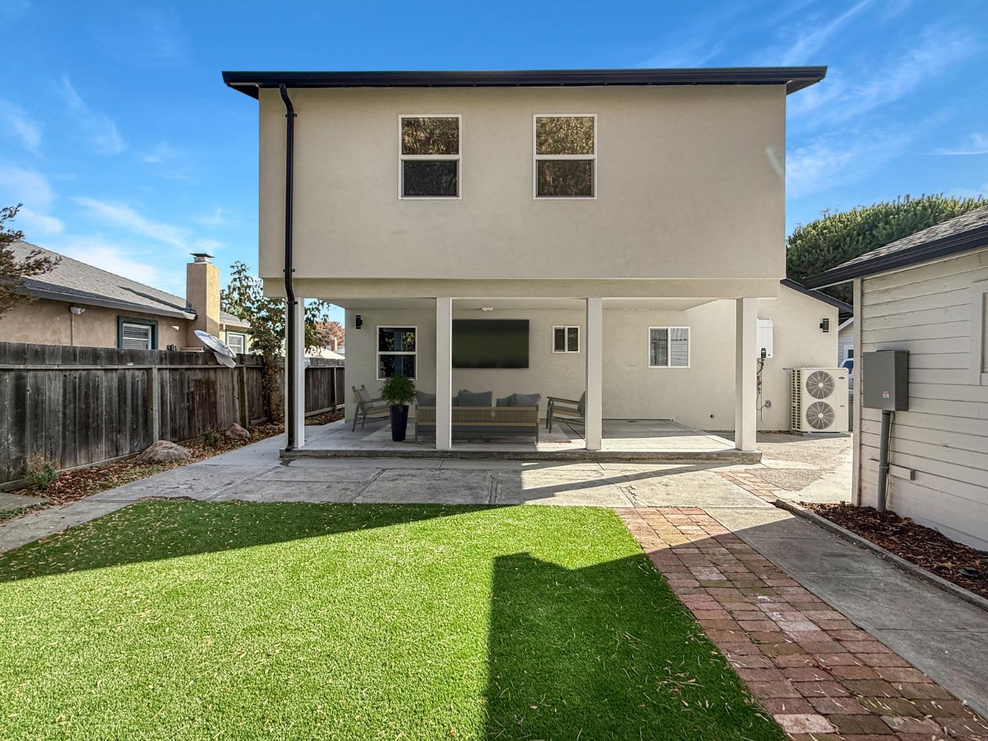 Detail Gallery Image 23 of 29 For 2229 Pulgas Ave, East Palo Alto,  CA 94303 - 5 Beds | 2 Baths