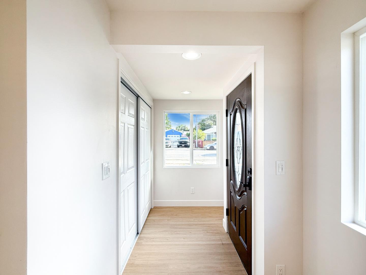 Detail Gallery Image 3 of 29 For 2229 Pulgas Ave, East Palo Alto,  CA 94303 - 5 Beds | 2 Baths