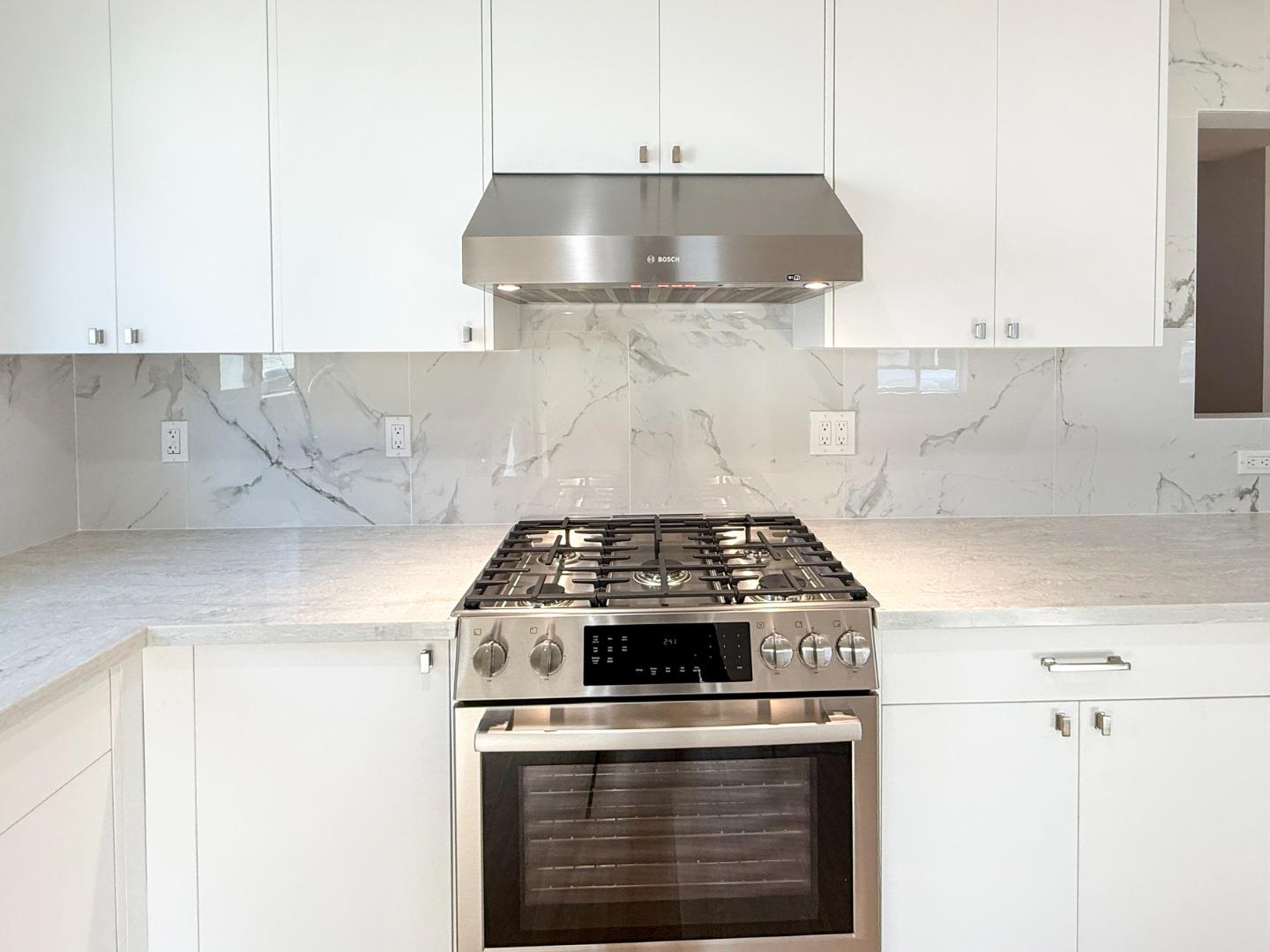 Detail Gallery Image 9 of 29 For 2229 Pulgas Ave, East Palo Alto,  CA 94303 - 5 Beds | 2 Baths