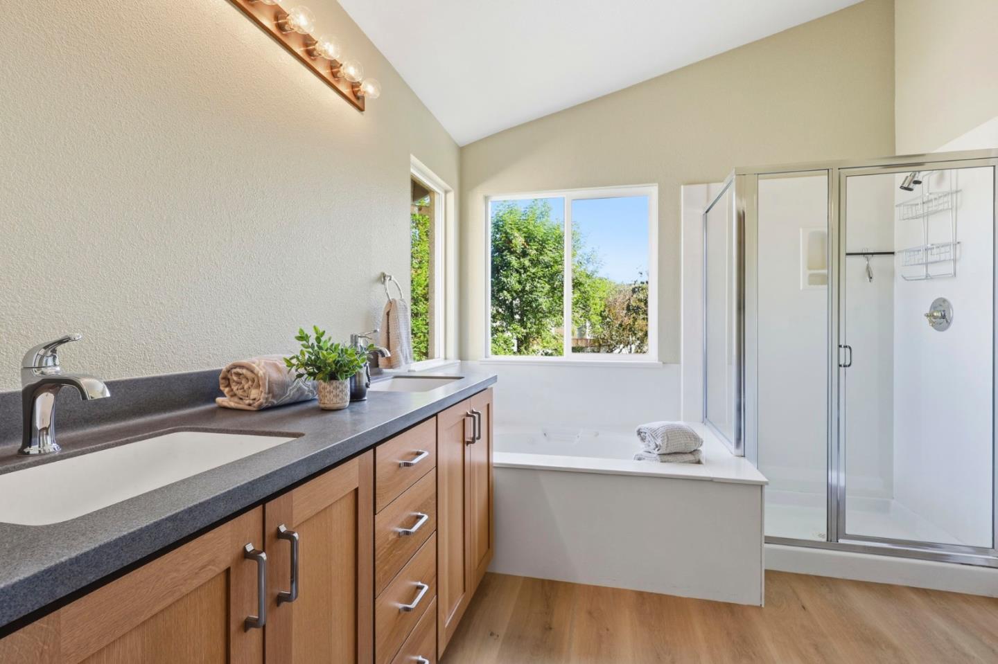 Detail Gallery Image 25 of 38 For 65 Driftwood Cir, Pacifica,  CA 94044 - 5 Beds | 3 Baths