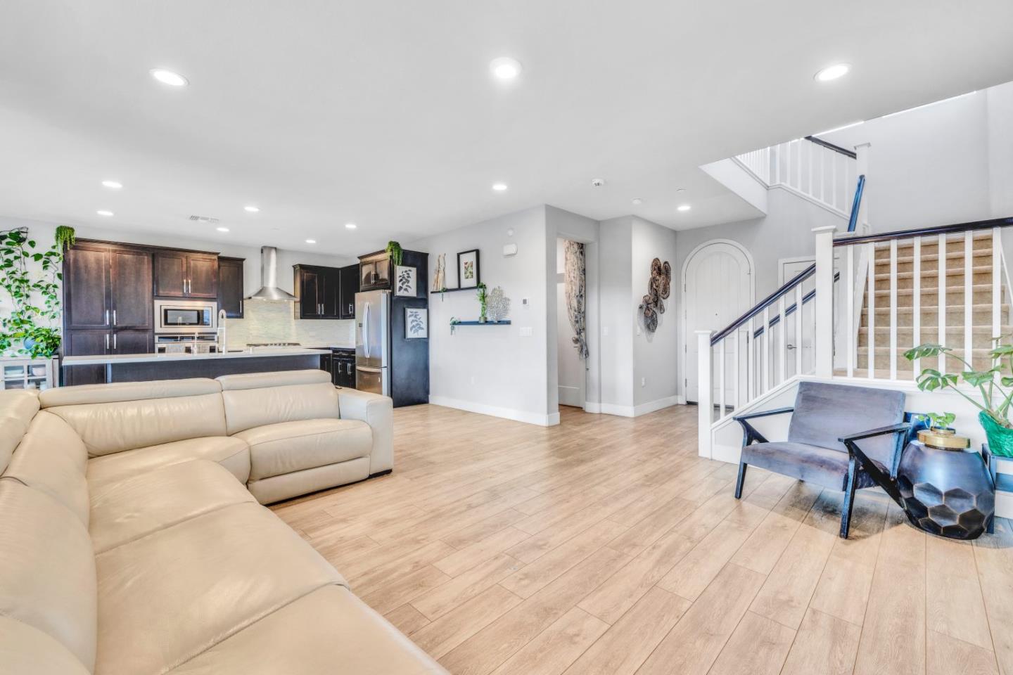 Detail Gallery Image 8 of 41 For 344 W Hopkins Ct, Mountain House,  CA 95391 - 4 Beds | 3 Baths