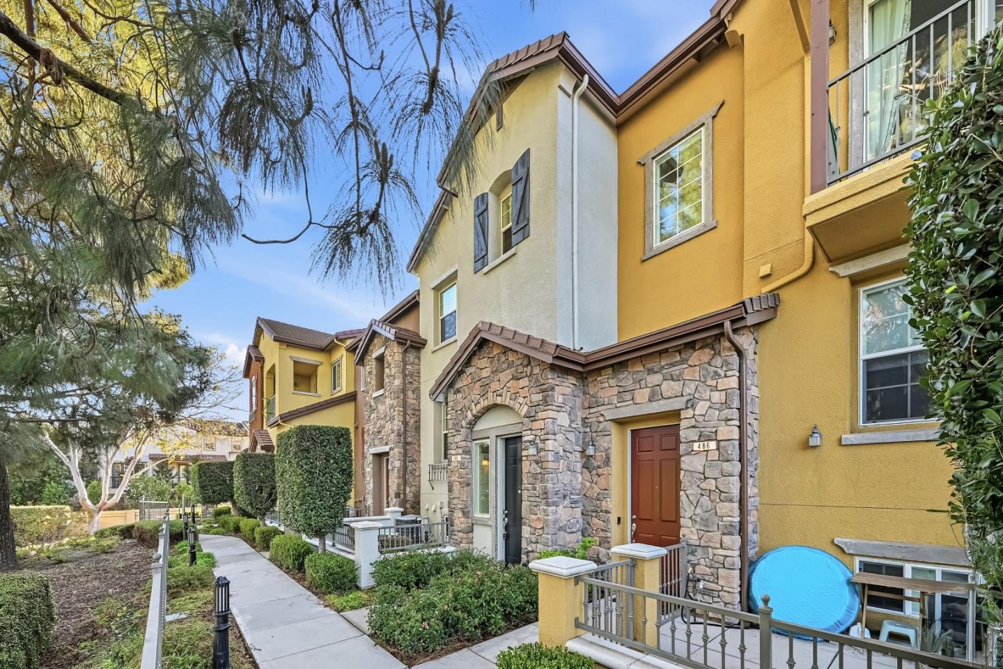 Detail Gallery Image 2 of 41 For 488 Wild Cherry Ter, Sunnyvale,  CA 94086 - 3 Beds | 2/1 Baths