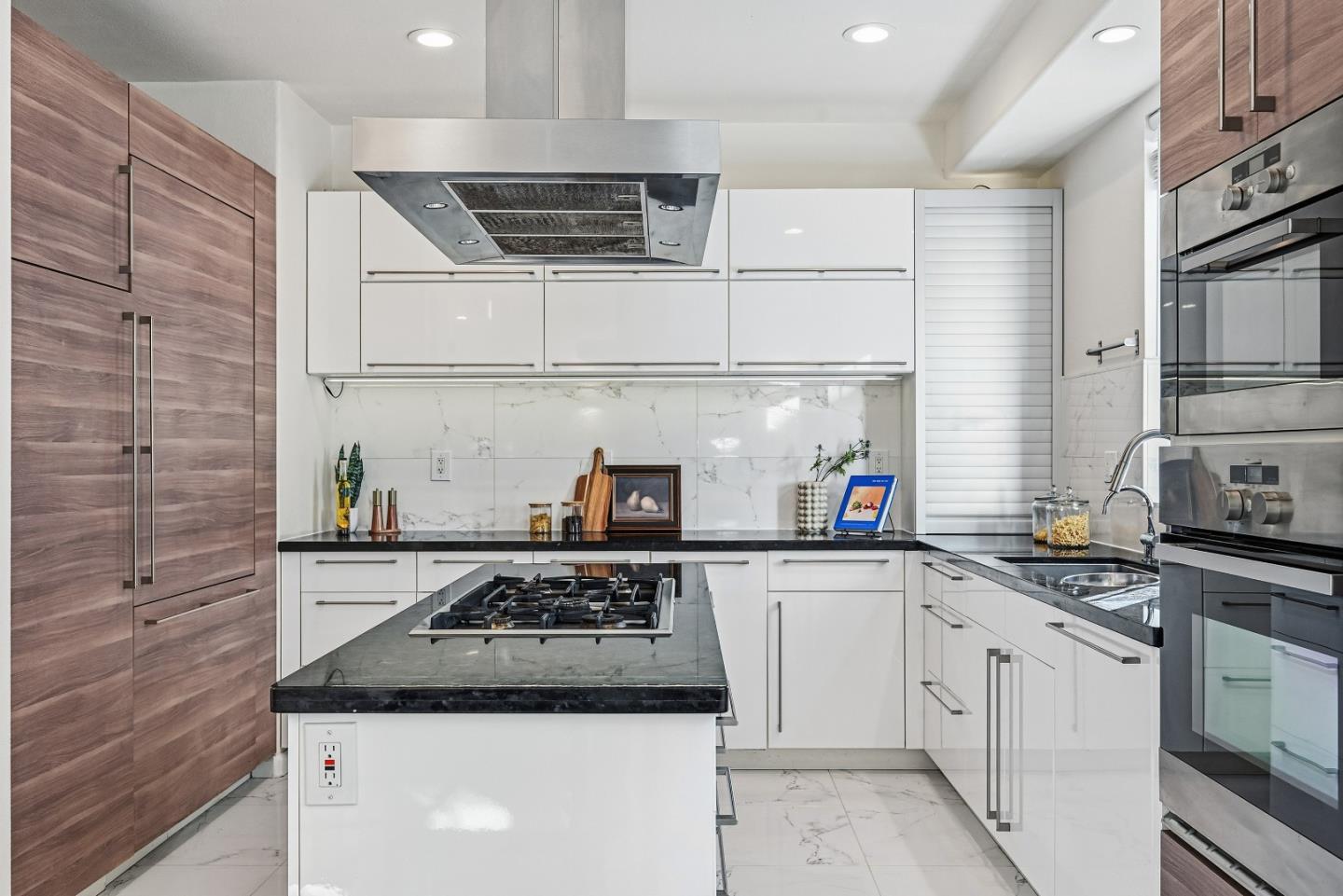 Detail Gallery Image 20 of 41 For 488 Wild Cherry Ter, Sunnyvale,  CA 94086 - 3 Beds | 2/1 Baths