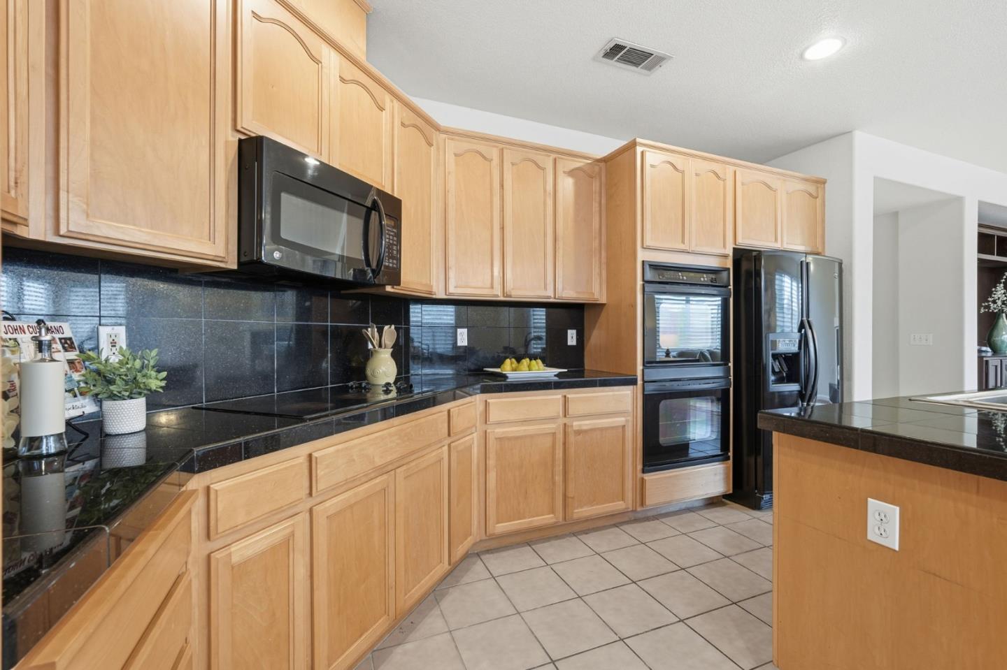 Detail Gallery Image 14 of 47 For 2405 Summerlin Dr, Modesto,  CA 95356 - 4 Beds | 3 Baths