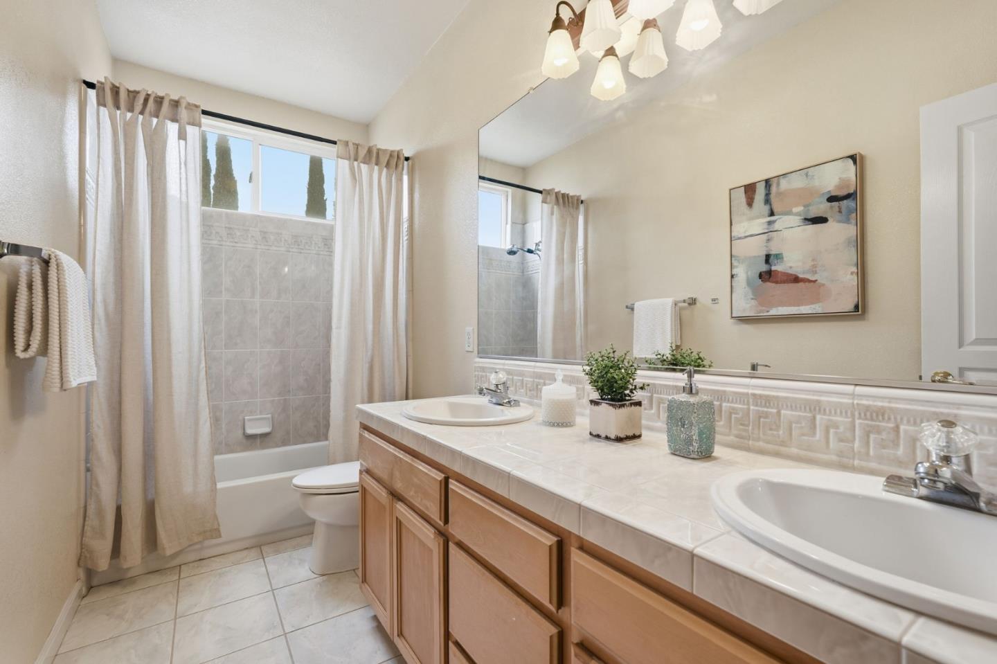 Detail Gallery Image 36 of 47 For 2405 Summerlin Dr, Modesto,  CA 95356 - 4 Beds | 3 Baths