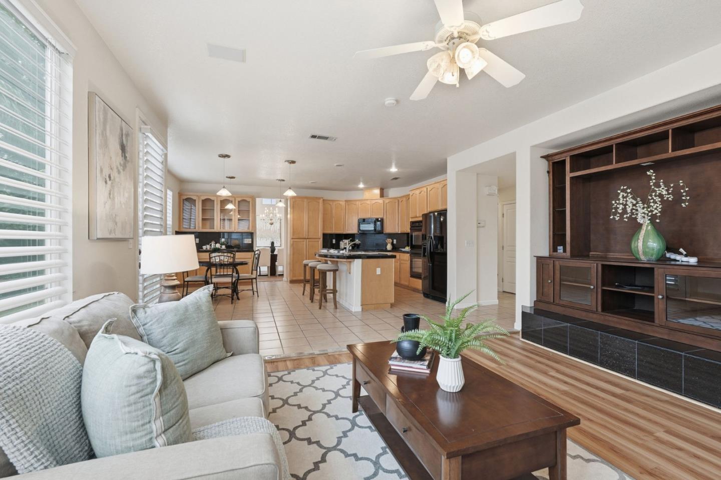 Detail Gallery Image 7 of 47 For 2405 Summerlin Dr, Modesto,  CA 95356 - 4 Beds | 3 Baths