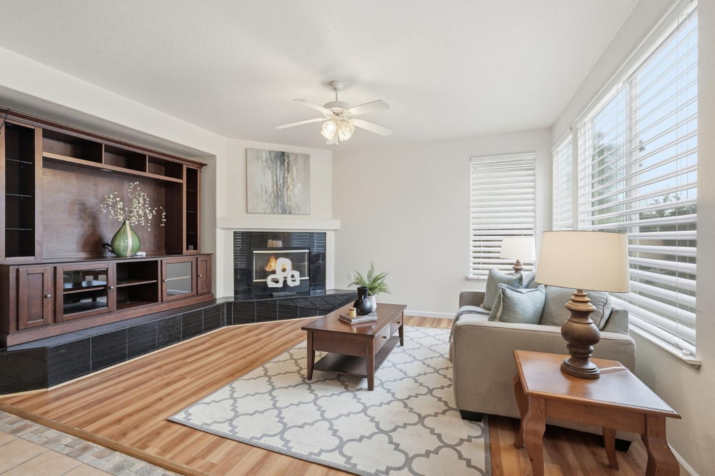 Detail Gallery Image 8 of 47 For 2405 Summerlin Dr, Modesto,  CA 95356 - 4 Beds | 3 Baths