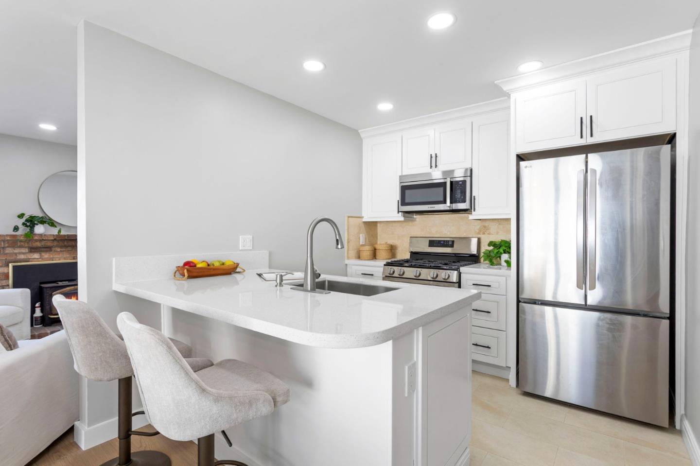 Detail Gallery Image 13 of 27 For 33169 Lake Oneida St, Fremont,  CA 94555 - 2 Beds | 1 Baths