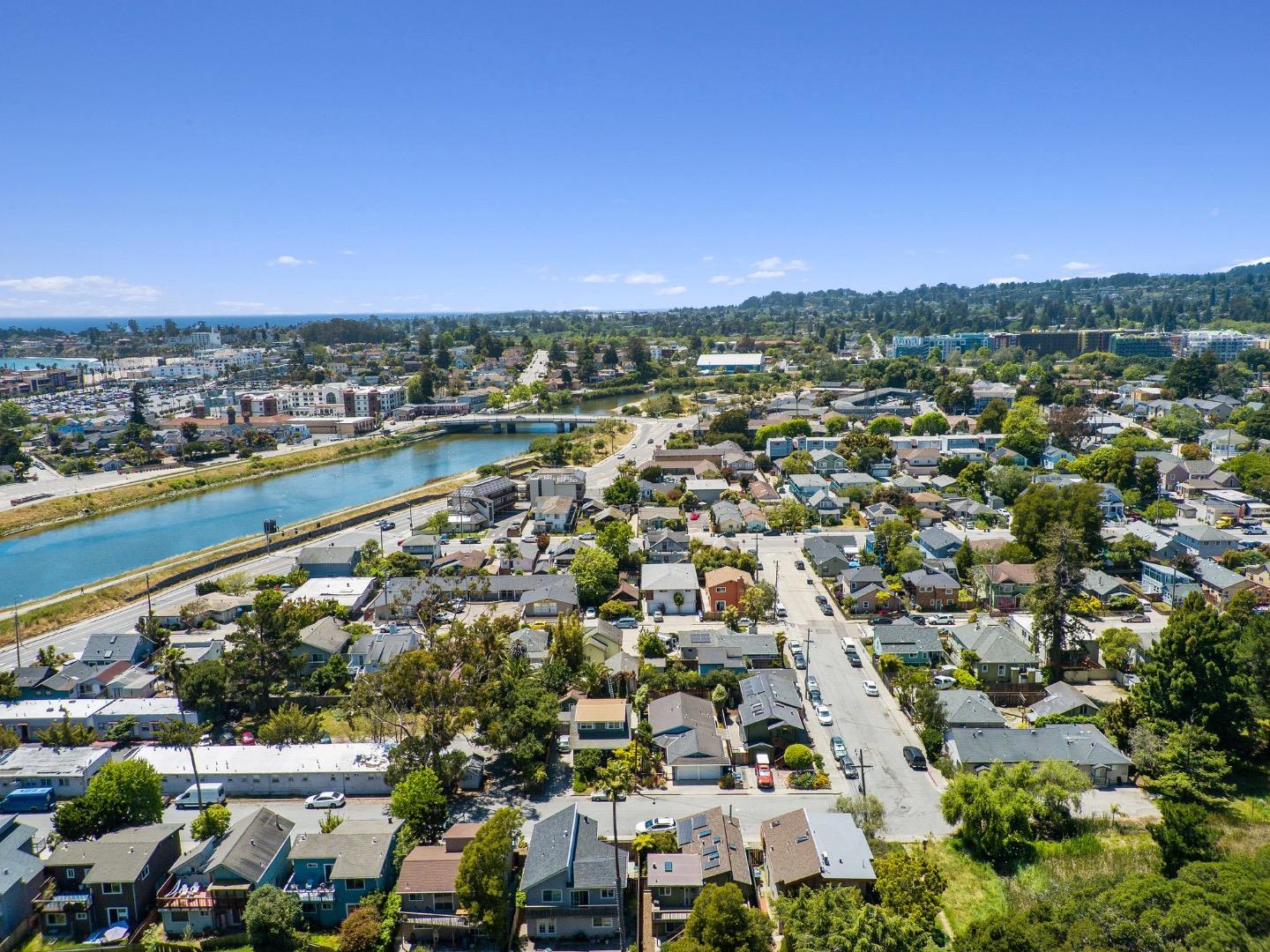 Detail Gallery Image 26 of 29 For 139 Jessie St, Santa Cruz,  CA 95060 - 2 Beds | 1/1 Baths