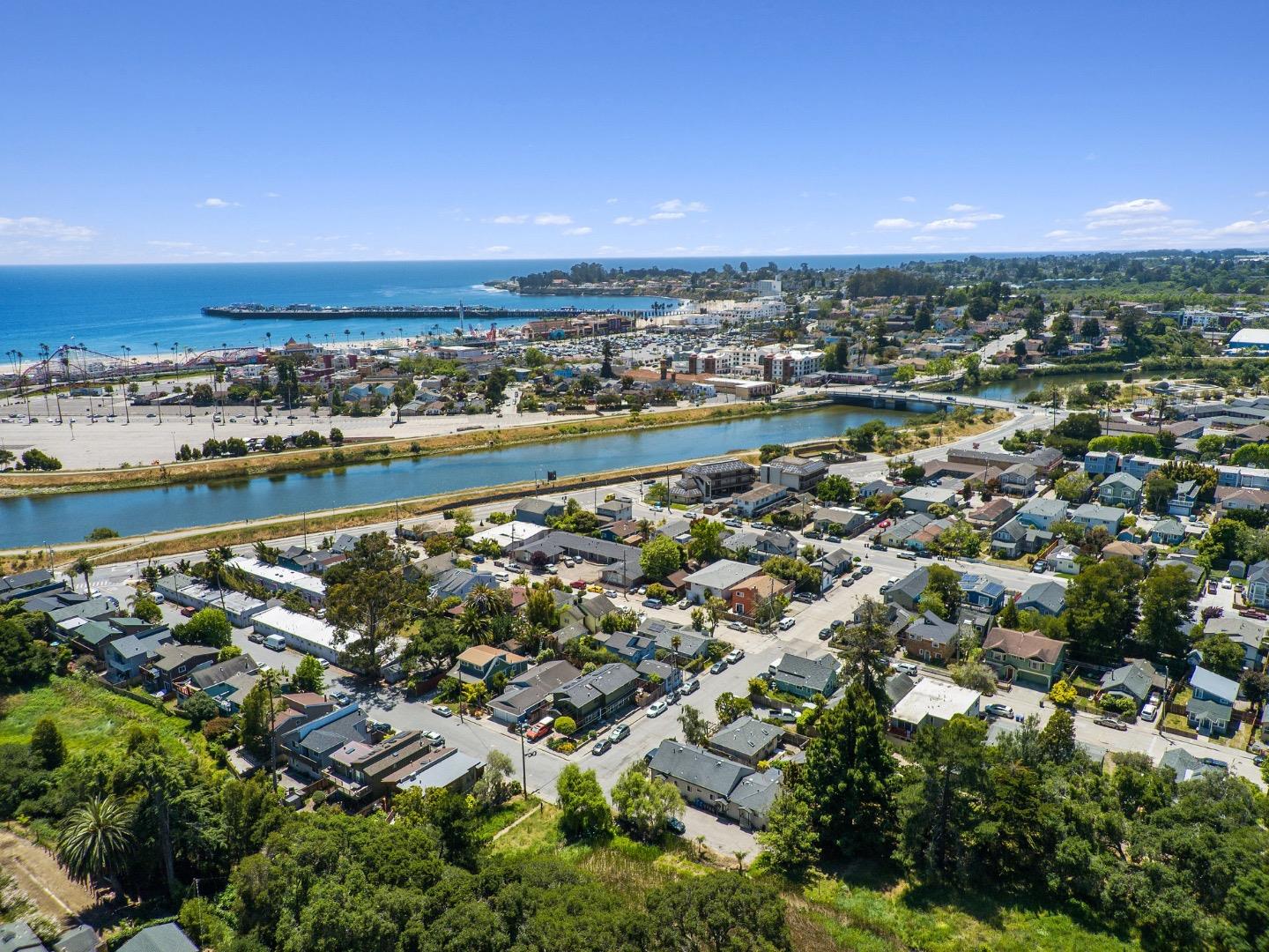 Detail Gallery Image 27 of 29 For 139 Jessie St, Santa Cruz,  CA 95060 - 2 Beds | 1/1 Baths